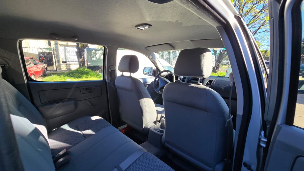 Toyota HILUX 2.5 DC 4X2 — foto 7